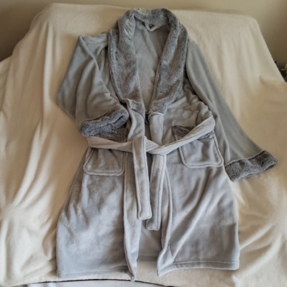 Bee & Willow Faux Fur Bath Robe EUC!